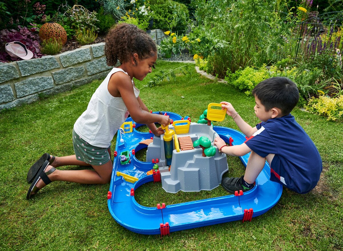 Aquaplay 8700001542 Mountain Lake Gras, Hinterhof, Im Freien, Sommer, Portrait