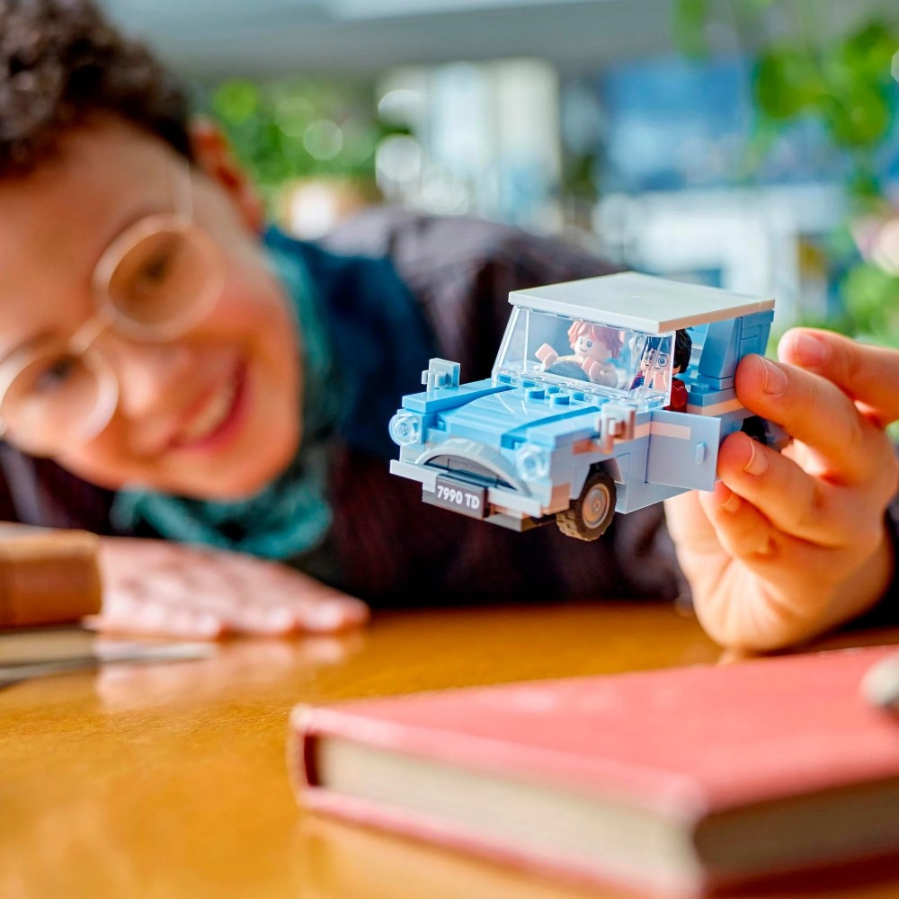 LEGO® Harry Potter™ Fliegender Ford Anglia™ 76424