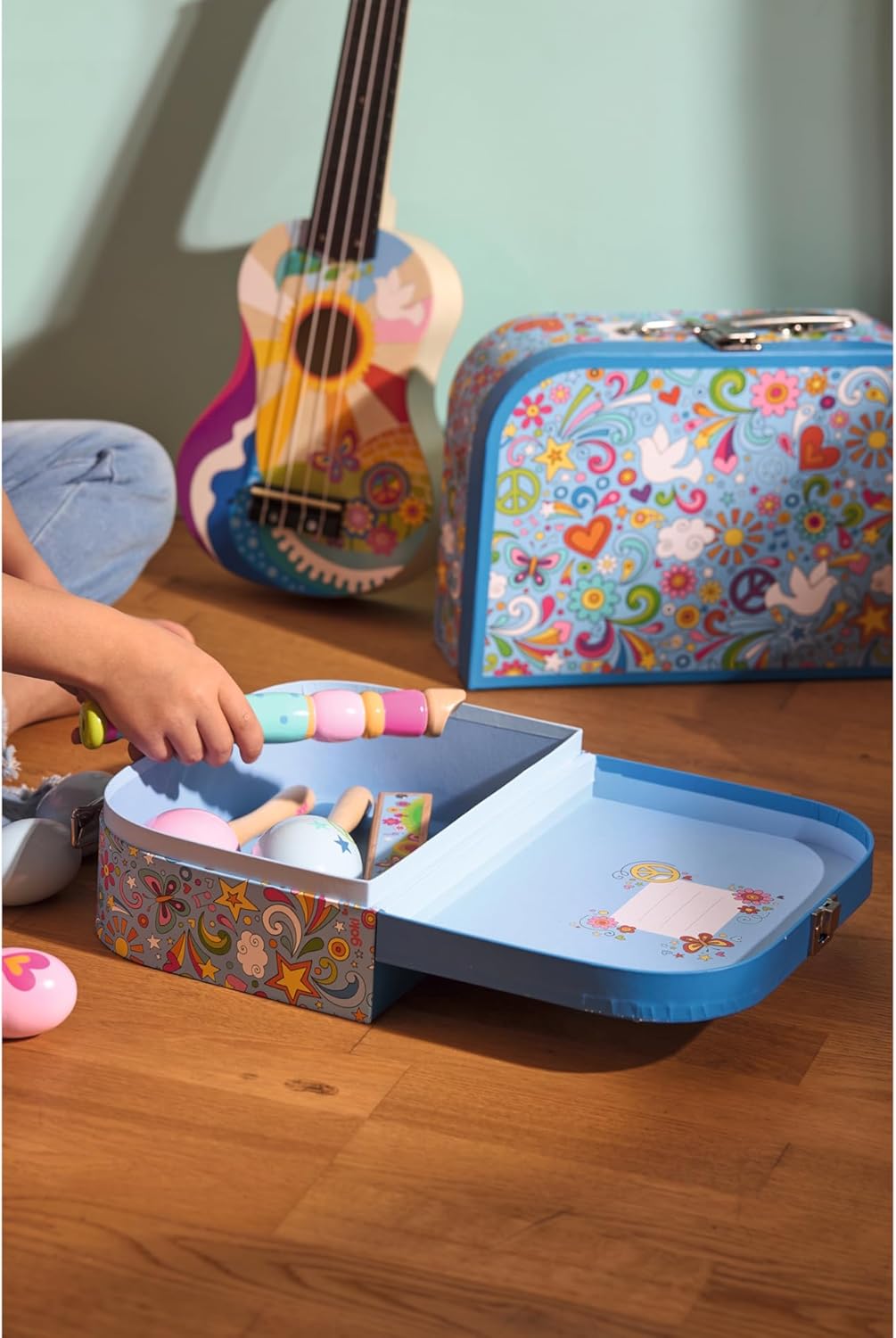 GOKI 51444 Koffer-Set Love & Peace - 2-teiliges Kinderkoffer-Set aus Karton