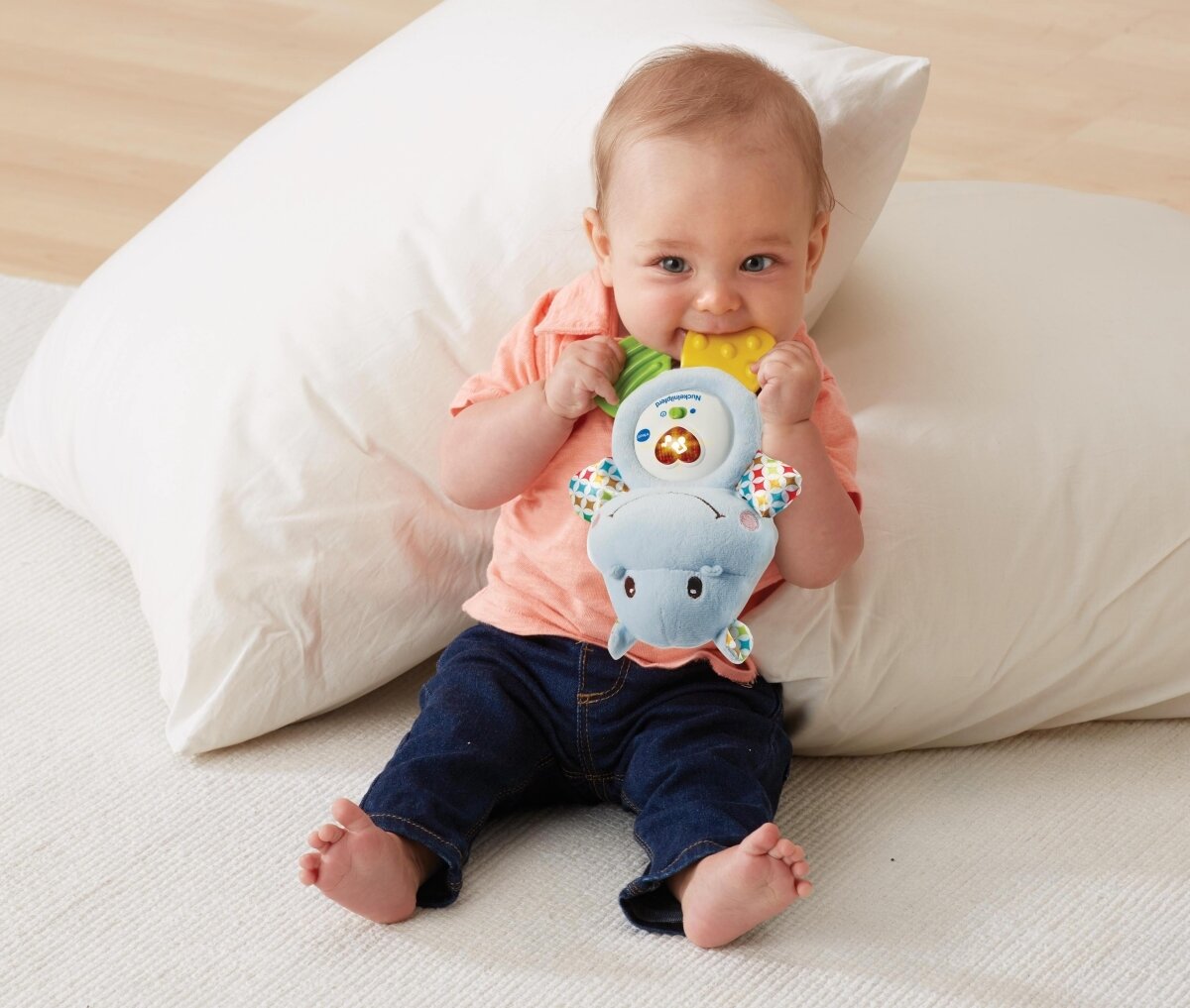 VTech Nuckelnilpferd Musik-Hippo & Beißhilfe, ab 0 Monaten VTech Nuckelnilpferd Spiel-und Beißi-Hippo: weiche Füßchen, leuchtendes Herz-Taste mit Melodien und Sätzen, beruhigend beim Zahnen, ab 0 Monaten,
