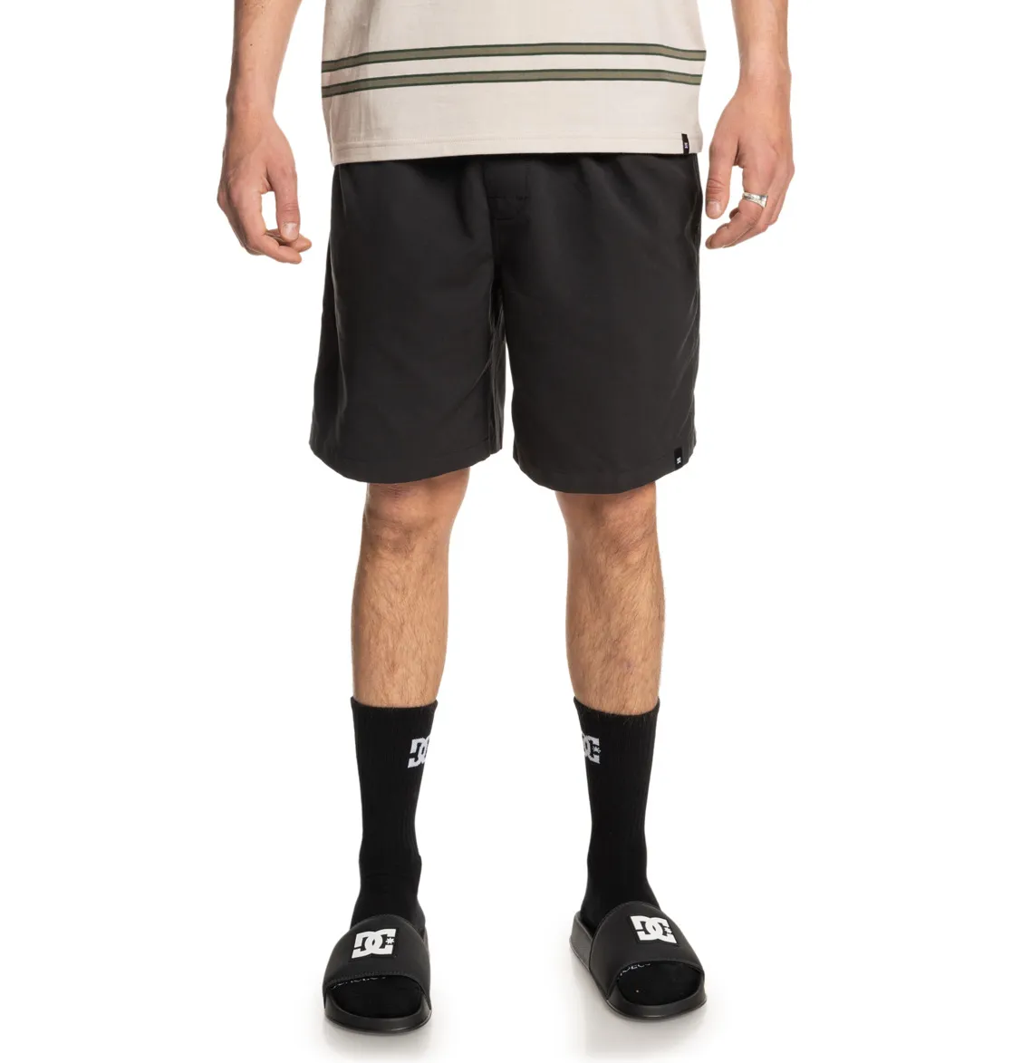 DC Stryker 18" - Shorts mit elastischem Bund für Männer – Shorts mit elastischem Bund, Stoffstruktur und Länge sichtbar