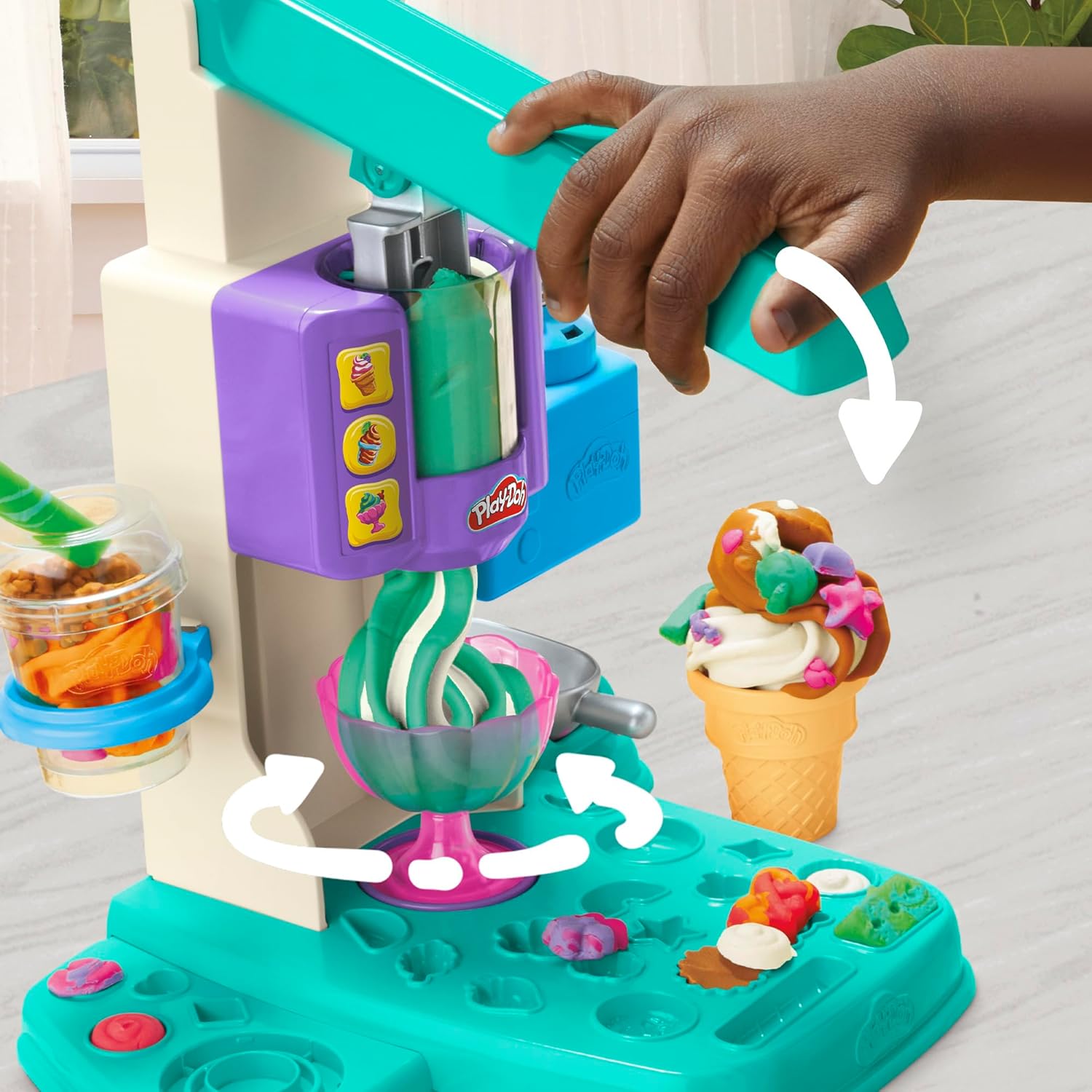 Play-Doh Bunte Regenbogen Eismaschine Play-Doh Bunte Regenbogen Eismaschine
