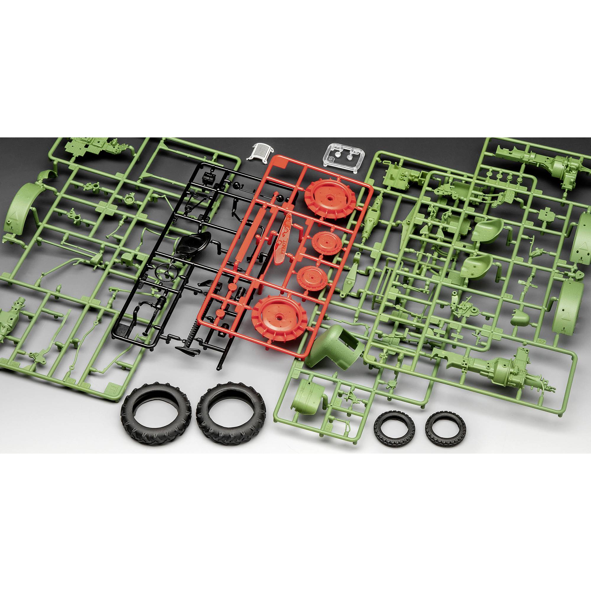Revell 07822 Fendt F20 Dieselroß Traktor Modellbausatz 1:24