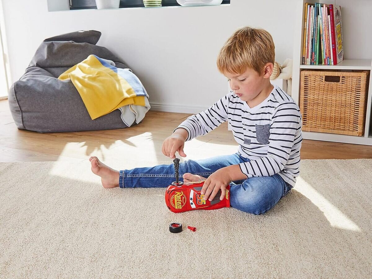 Revell 00920 Lightning McQueen – Disney Cars Bausatz mit Licht und Sound