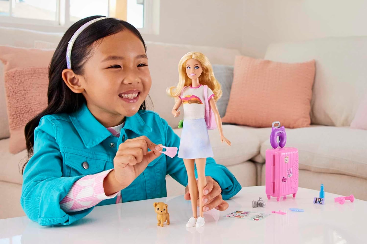Barbie® Refreshed Travel Barbie® HJY18