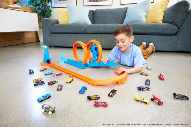 Hot Wheels Track Creator Dreifach-Looping-Pack und Spielzeugauto im Maßstab 1:64, Trackbauset