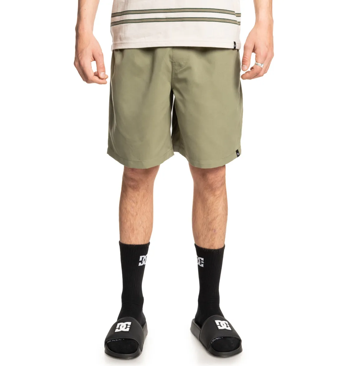 DC Stryker 18" - Shorts mit elastischem Bund für Männer – Shorts mit elastischem Bund, Stoffstruktur und Länge sichtbar